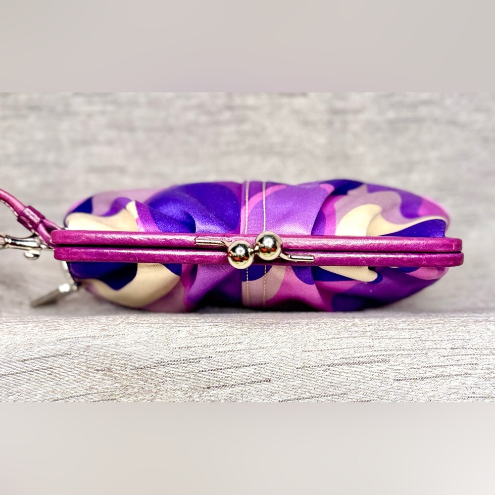 Coach & Swarovski Crystal Hangtag - Purple & White Scarf Print Kisslock Wristlet - Picture 6 of 14